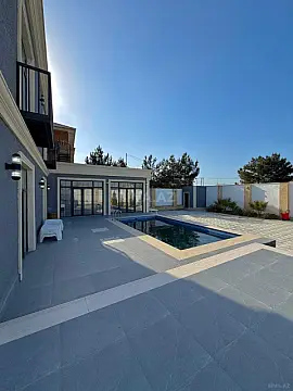 Satılır 5 otaqlı həyət evi 220 m²