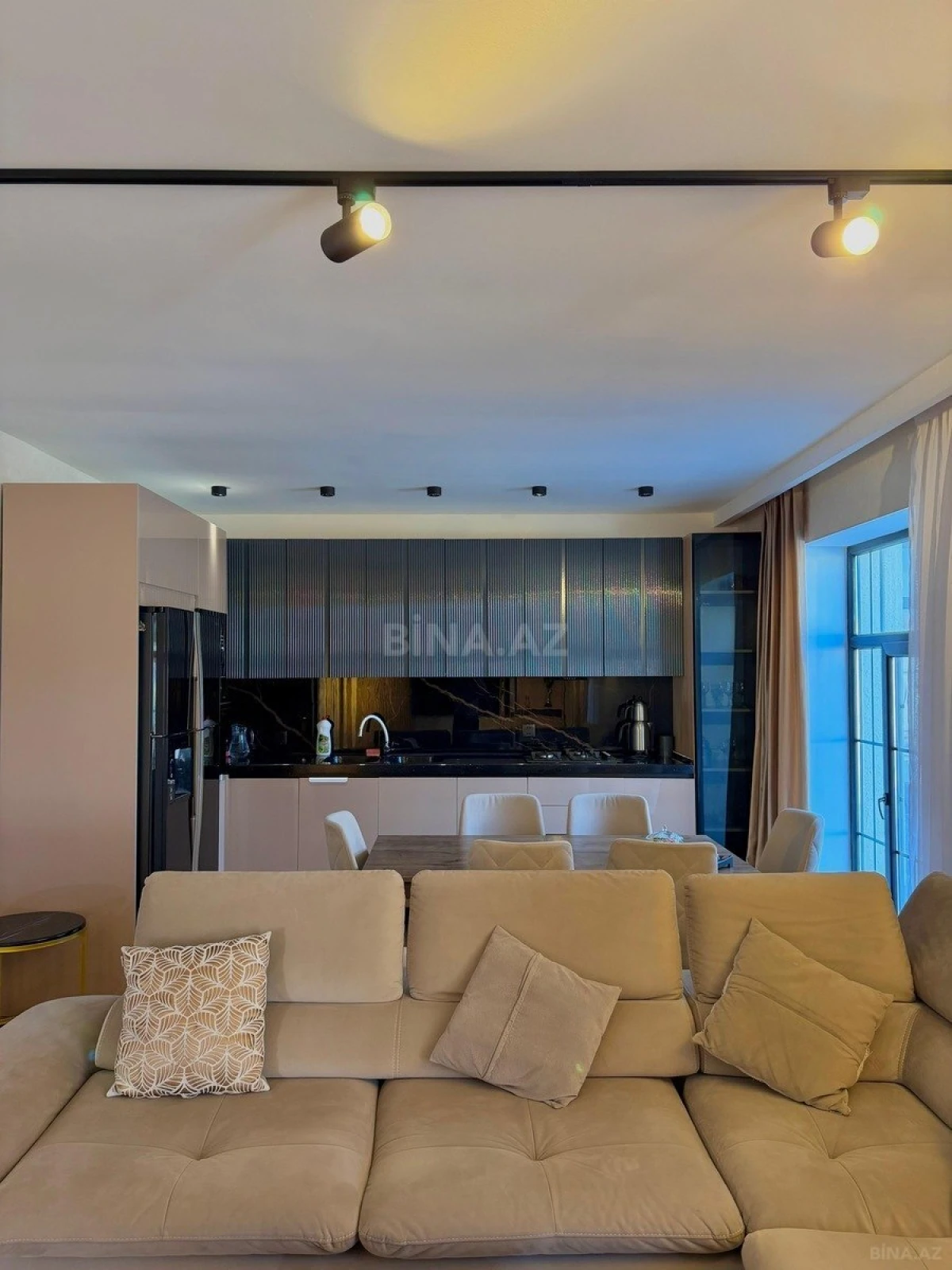 Satılır 5 otaqlı həyət evi 220 m²
