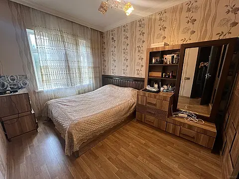 Satılır 4 otaqlı mənzil 130 m²