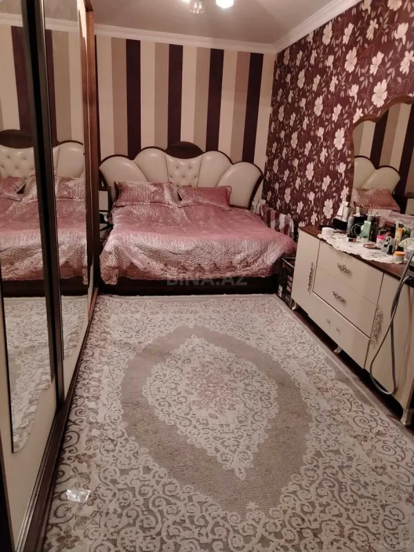 Satılır 4 otaqlı mənzil 130 m²