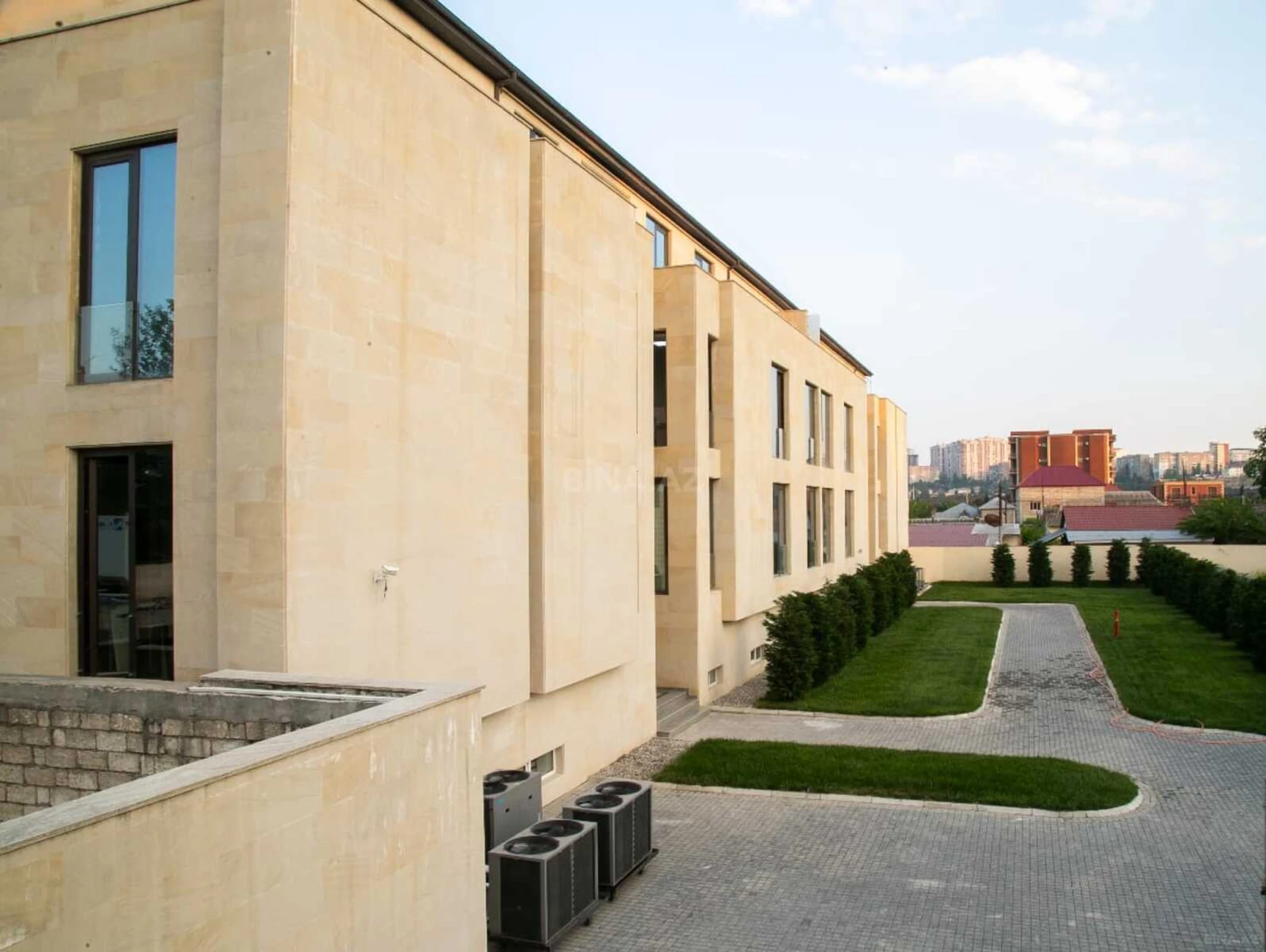 Satılır obyekt 3200 m²