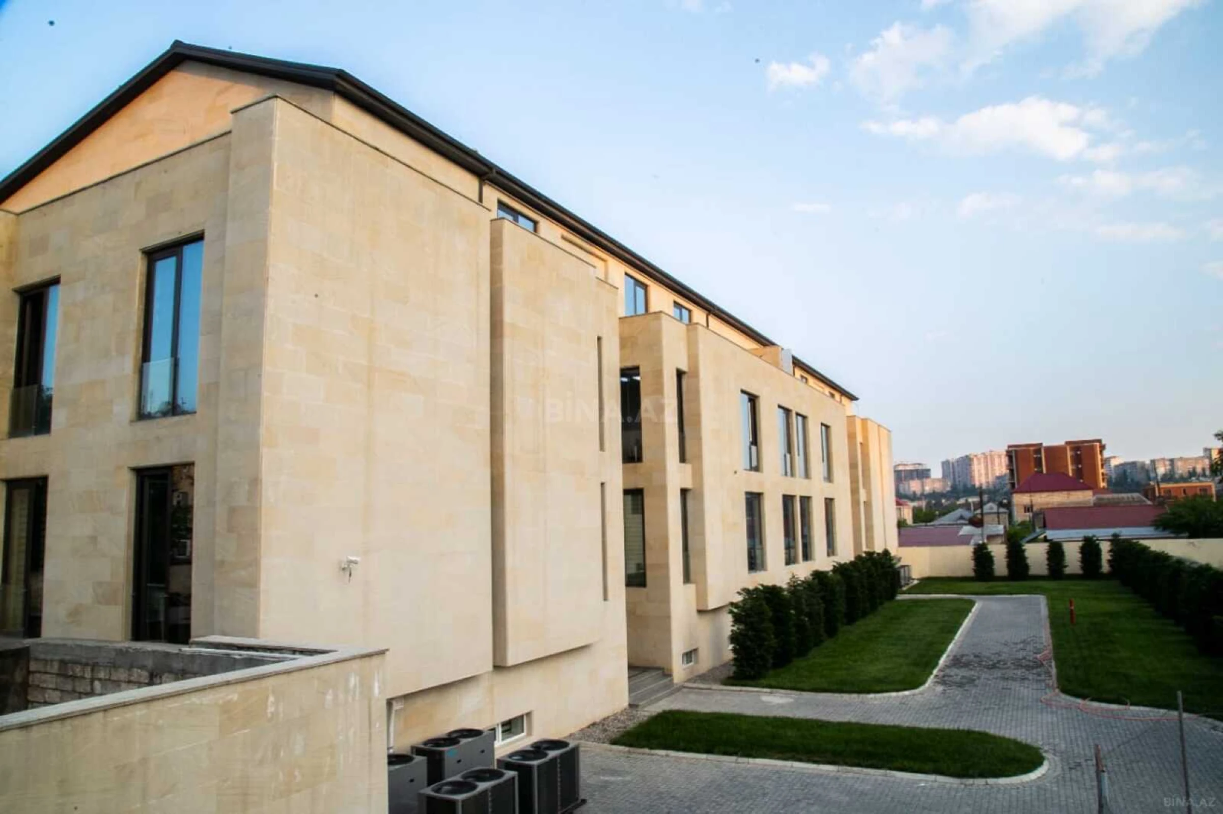 Satılır obyekt 3200 m²