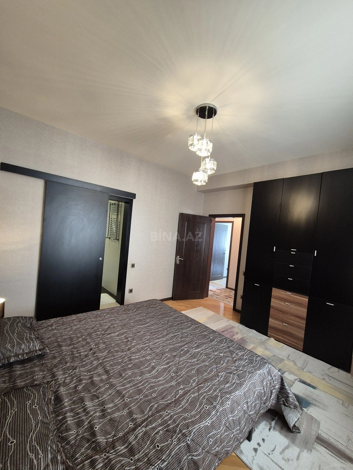 Kirayə verilir 3 otaqlı mənzil 130 m²