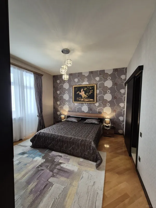 Kirayə verilir 3 otaqlı mənzil 130 m²