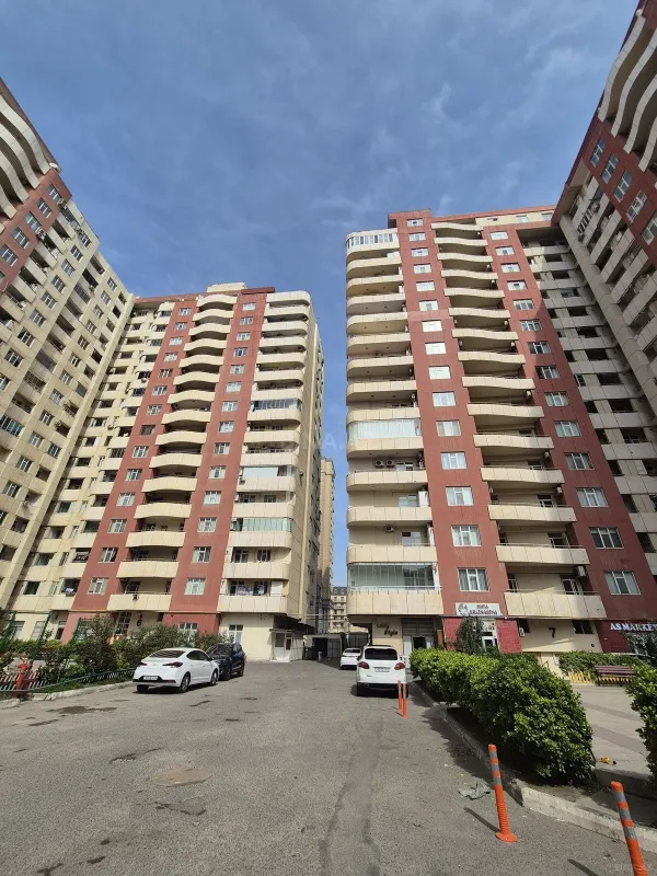 Kirayə verilir 3 otaqlı mənzil 130 m²