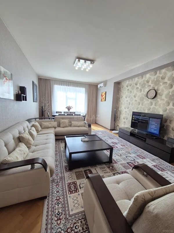 Kirayə verilir 3 otaqlı mənzil 130 m²