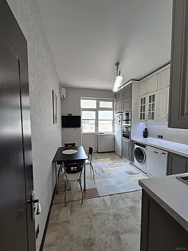 Kirayə verilir 3 otaqlı mənzil 130 m²