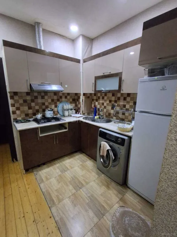Kirayə verilir 2 otaqlı mənzil 65 m²