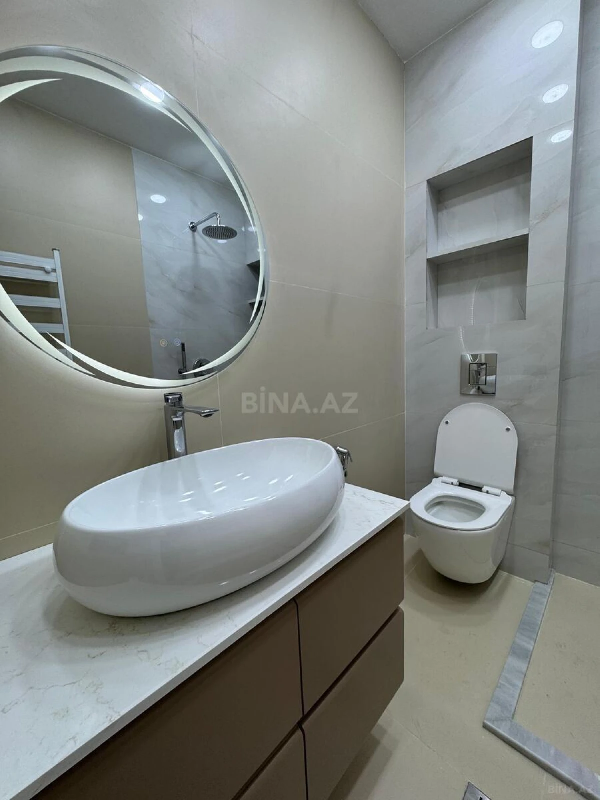 Satılır 3 otaqlı mənzil 114 m²