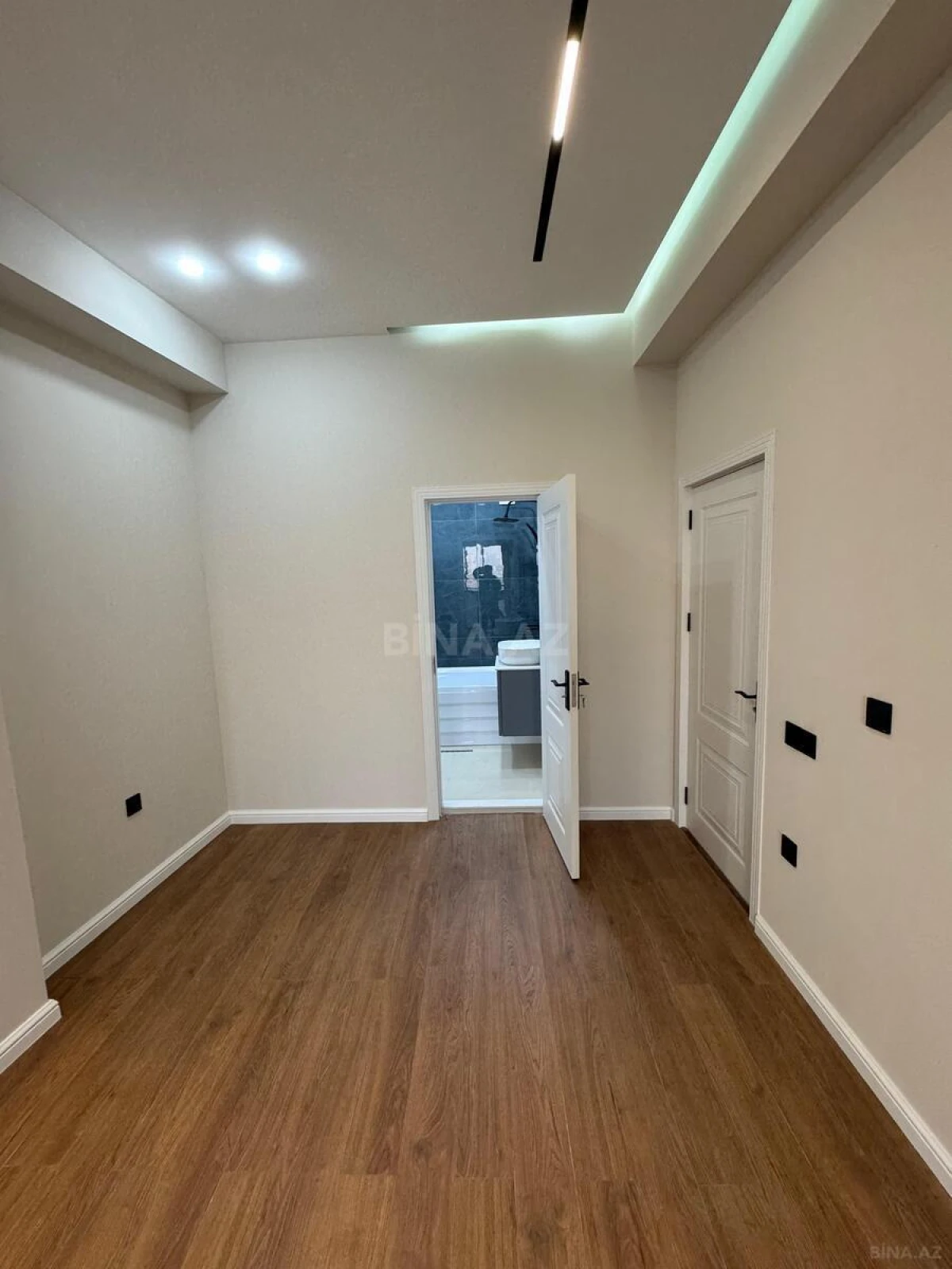 Satılır 3 otaqlı mənzil 114 m²