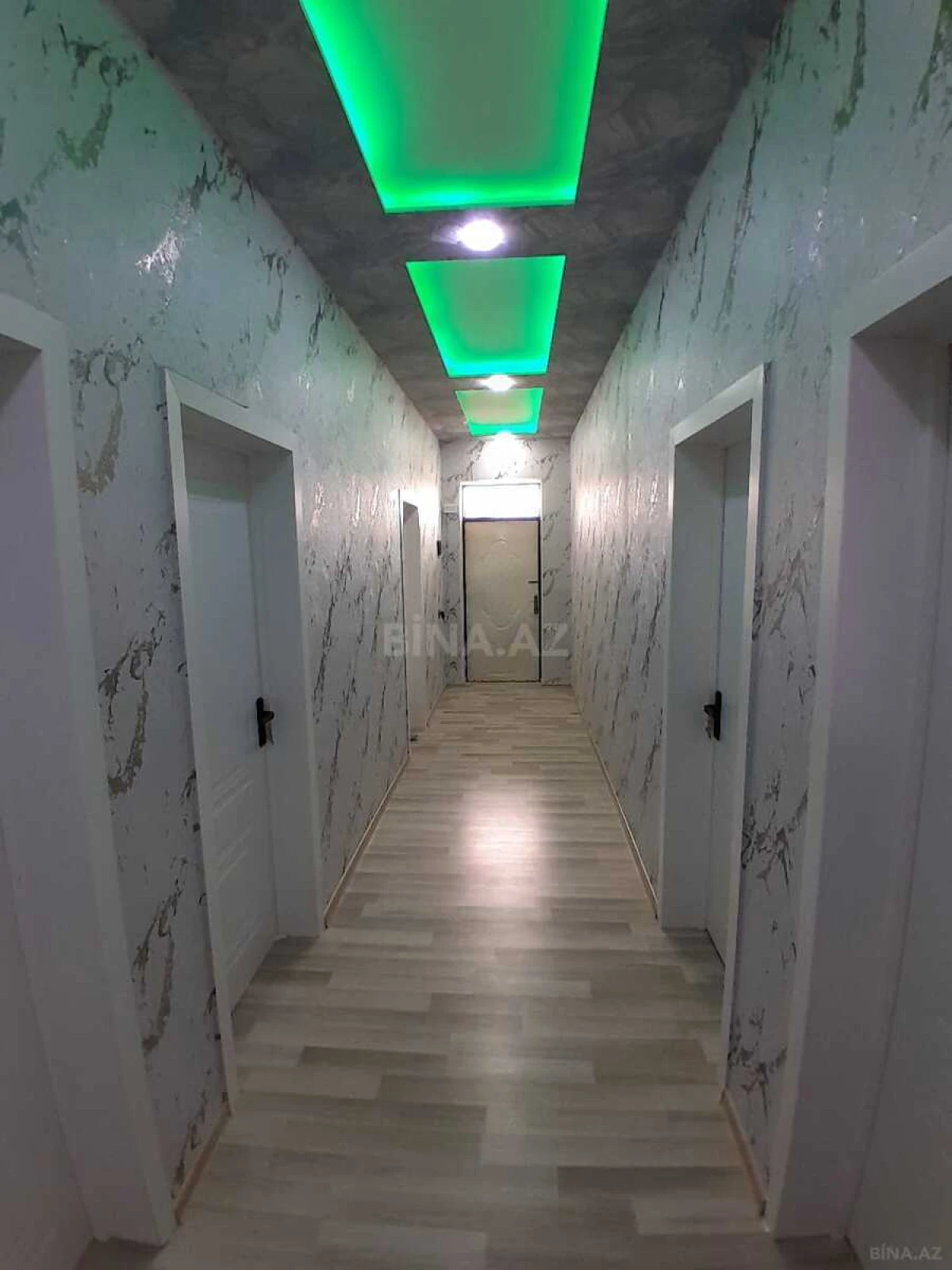 Satılır 6 otaqlı həyət evi 180 m²