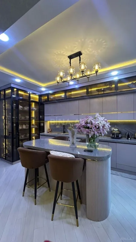 Kirayə verilir 3 otaqlı mənzil 190 m²