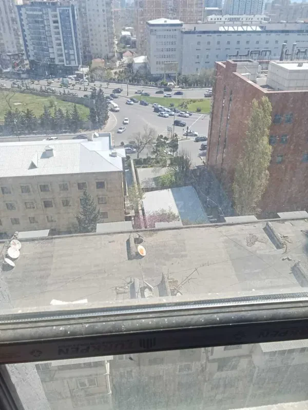 Satılır 4 otaqlı mənzil 127 m²