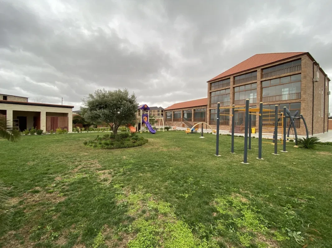 Kirayə verilir 6 otaqlı həyət evi 600 m²
