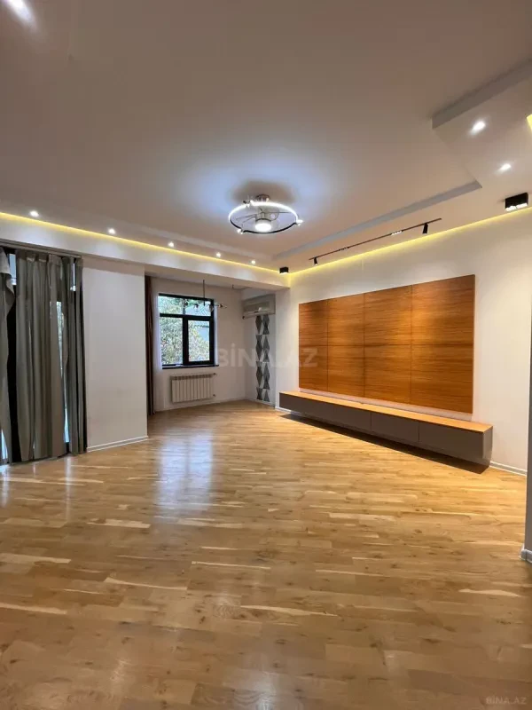 Satılır 3 otaqlı mənzil 110 m²