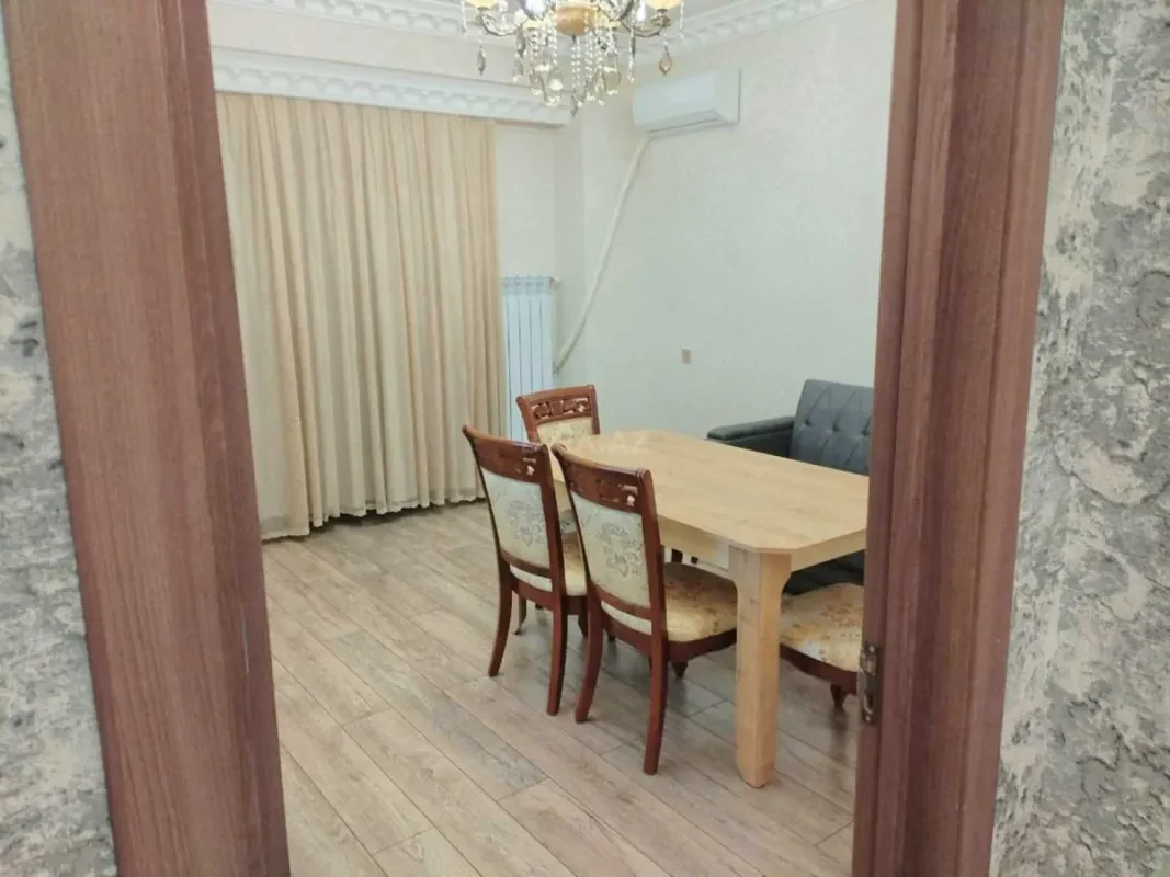 Kirayə verilir 2 otaqlı mənzil 65 m²