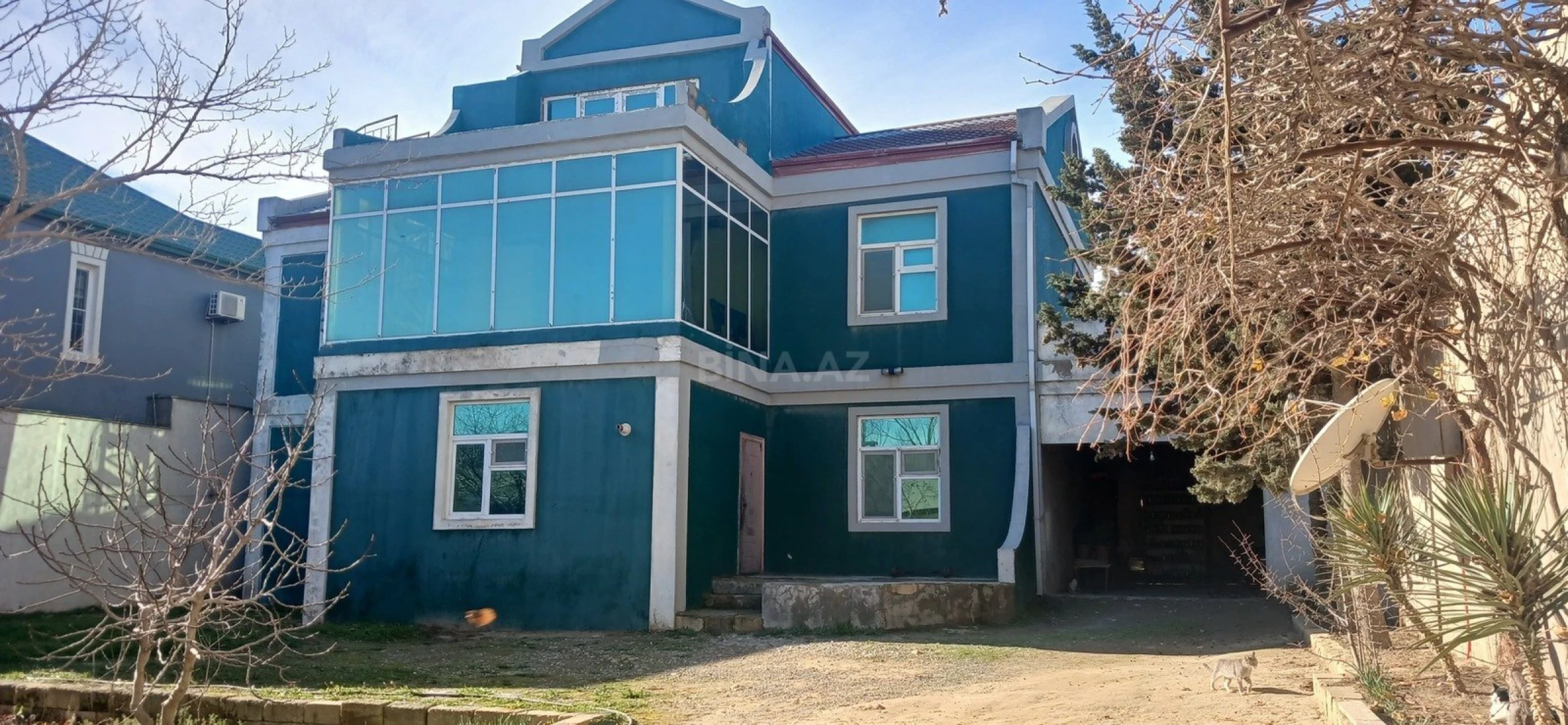 Satılır 9 otaqlı həyət evi 350 m²