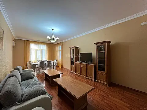 Kirayə verilir 3 otaqlı mənzil 140 m² — Bakı, Nizami 3 otaq 140.00 m²