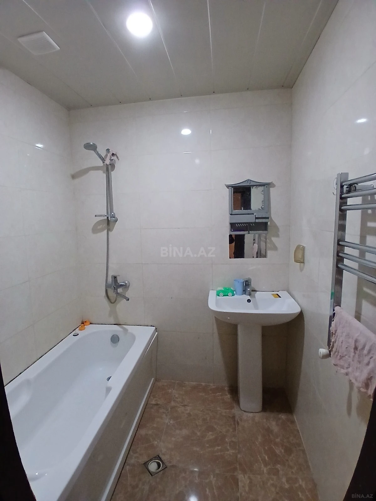 Kirayə verilir 3 otaqlı mənzil 77 m²