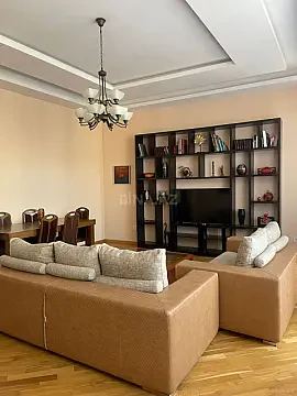 Kirayə verilir 3 otaqlı mənzil 130 m² — Bakı 3 otaq 130.00 m²