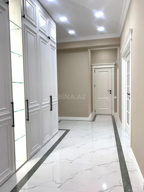 Satılır 4 otaqlı mənzil 117 m²
