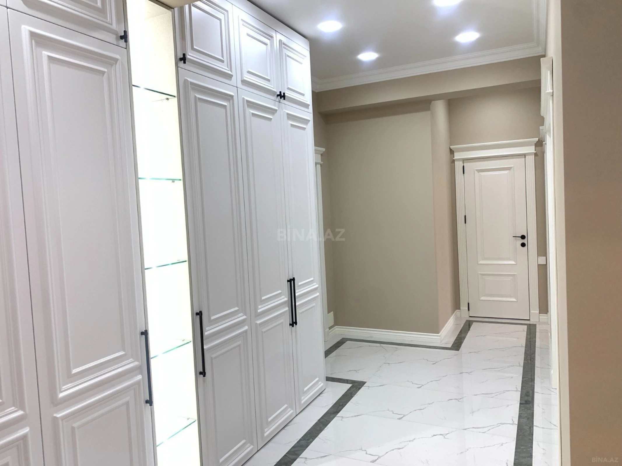 Satılır 4 otaqlı mənzil 117 m²