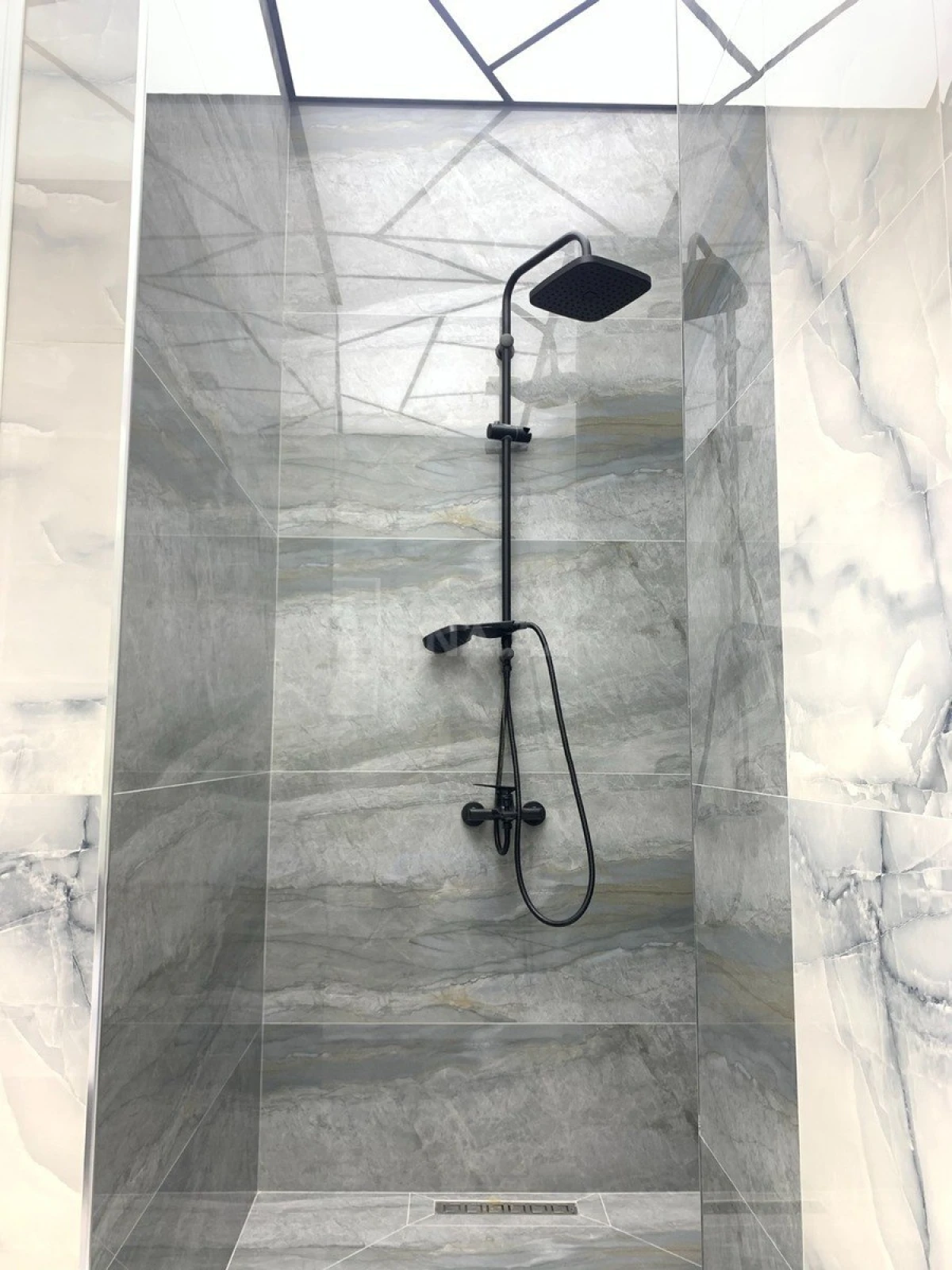 Satılır 4 otaqlı mənzil 117 m²