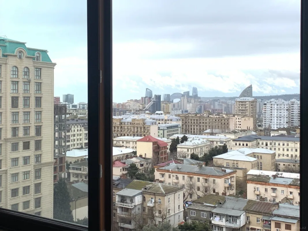 Satılır 4 otaqlı mənzil 117 m²