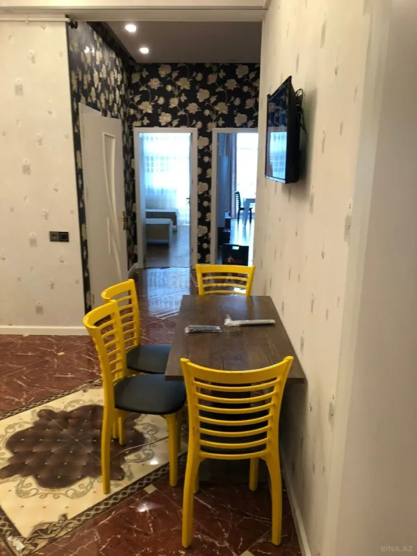 Kirayə verilir 3 otaqlı mənzil 130 m²