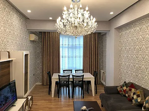 Kirayə verilir 3 otaqlı mənzil 130 m²