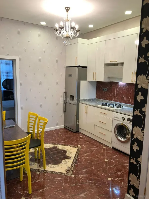 Kirayə verilir 3 otaqlı mənzil 130 m²