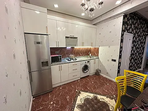 Kirayə verilir 3 otaqlı mənzil 130 m² — Bakı 3 otaq 130.00 m²