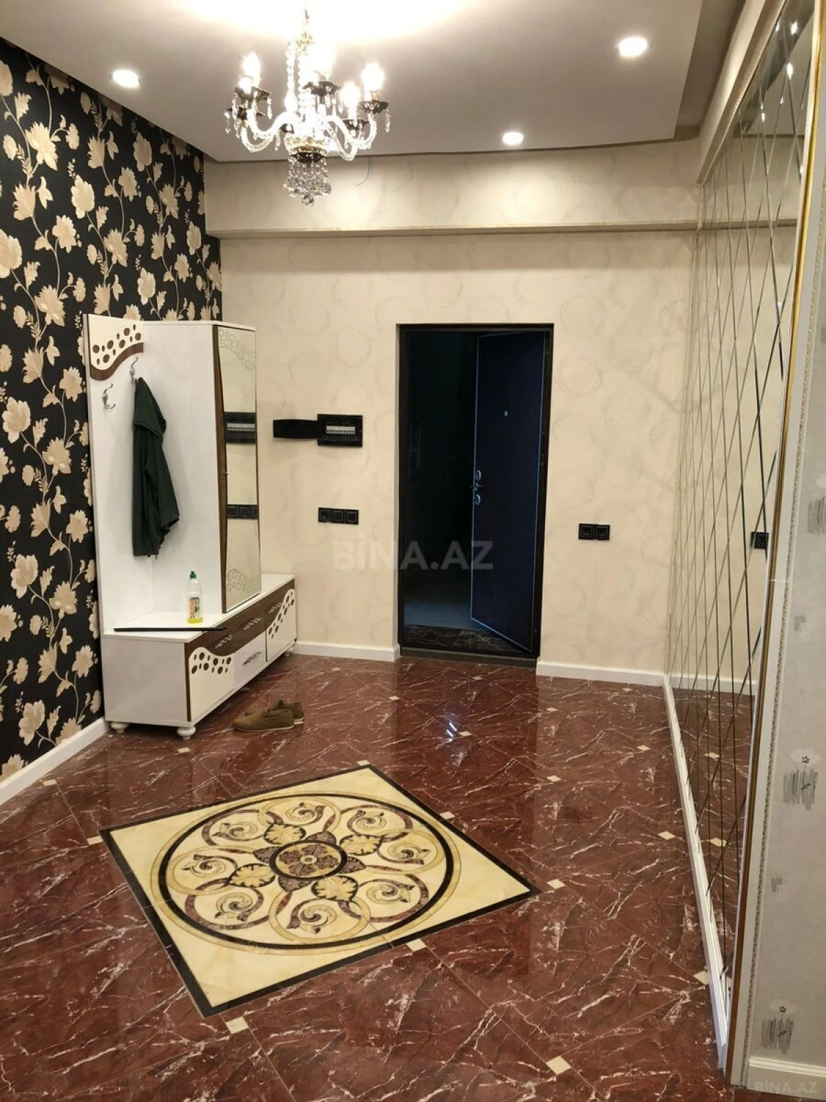 Kirayə verilir 3 otaqlı mənzil 130 m²