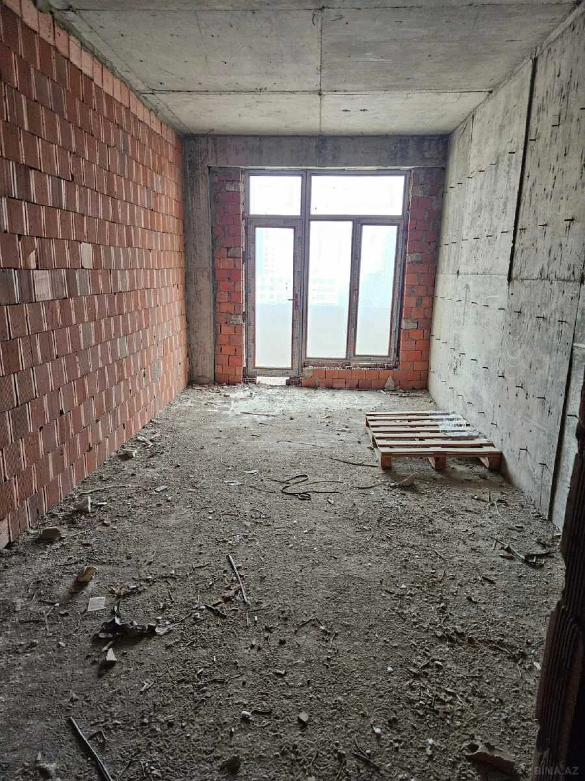 Satılır 5 otaqlı mənzil 226 m²