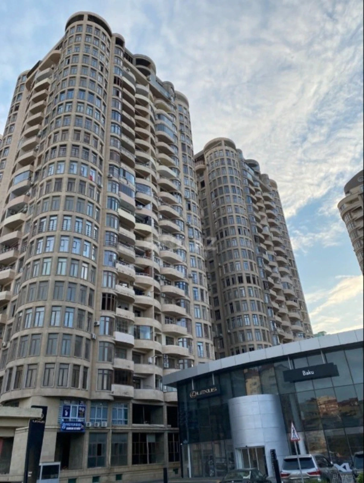 Satılır 5 otaqlı mənzil 226 m²