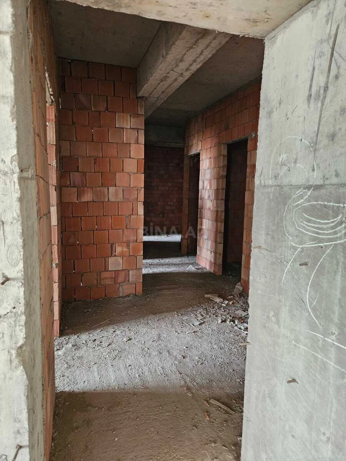 Satılır 5 otaqlı mənzil 226 m²