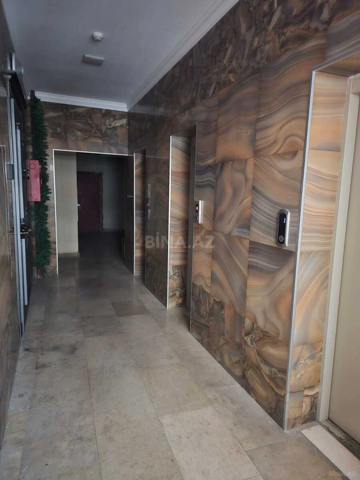 Satılır 5 otaqlı mənzil 226 m²