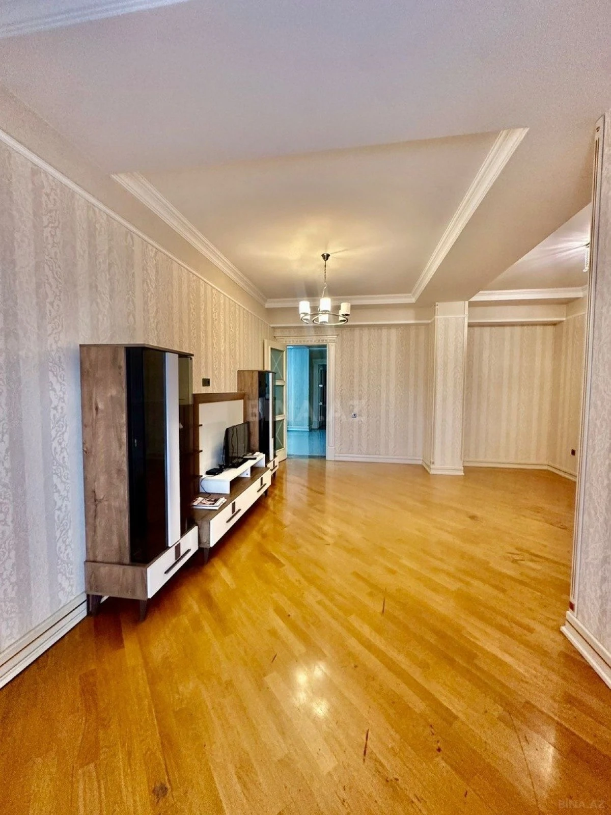 Kirayə verilir 4 otaqlı mənzil 180 m²