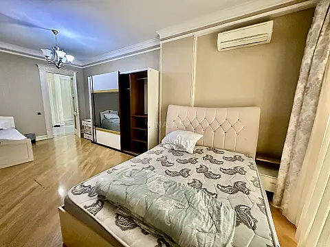 Kirayə verilir 4 otaqlı mənzil 180 m²