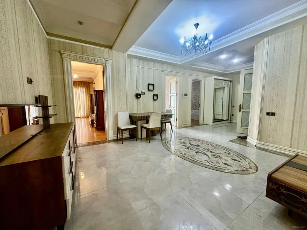 Kirayə verilir 4 otaqlı mənzil 180 m²