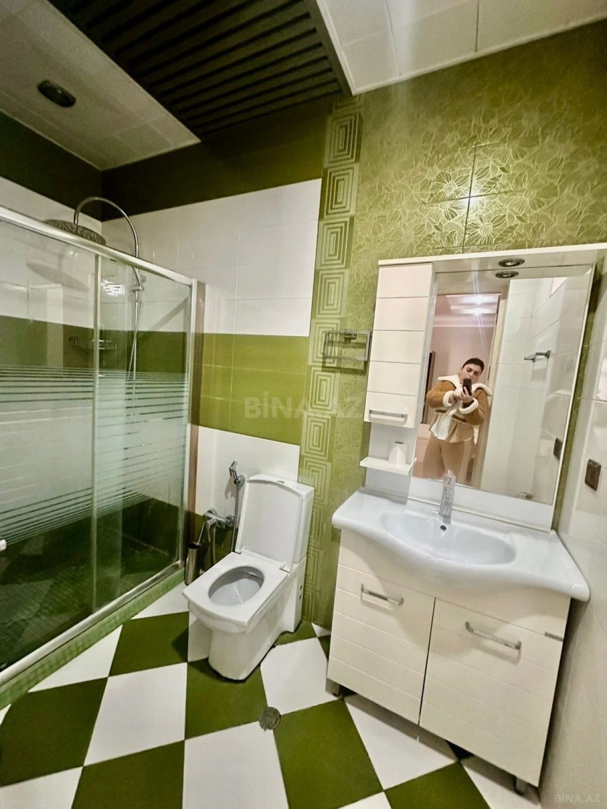 Kirayə verilir 4 otaqlı mənzil 180 m²