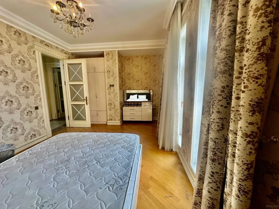 Kirayə verilir 4 otaqlı mənzil 180 m²