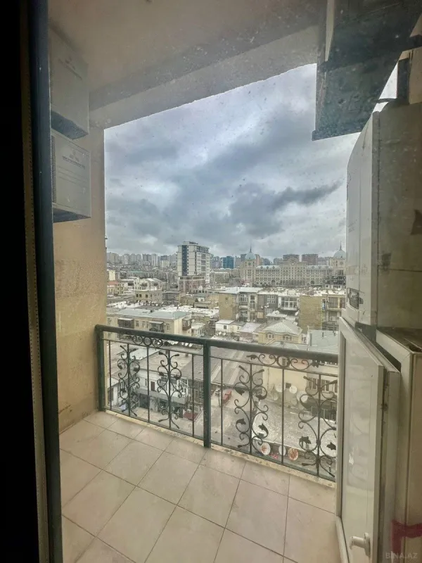 Kirayə verilir 4 otaqlı mənzil 180 m²