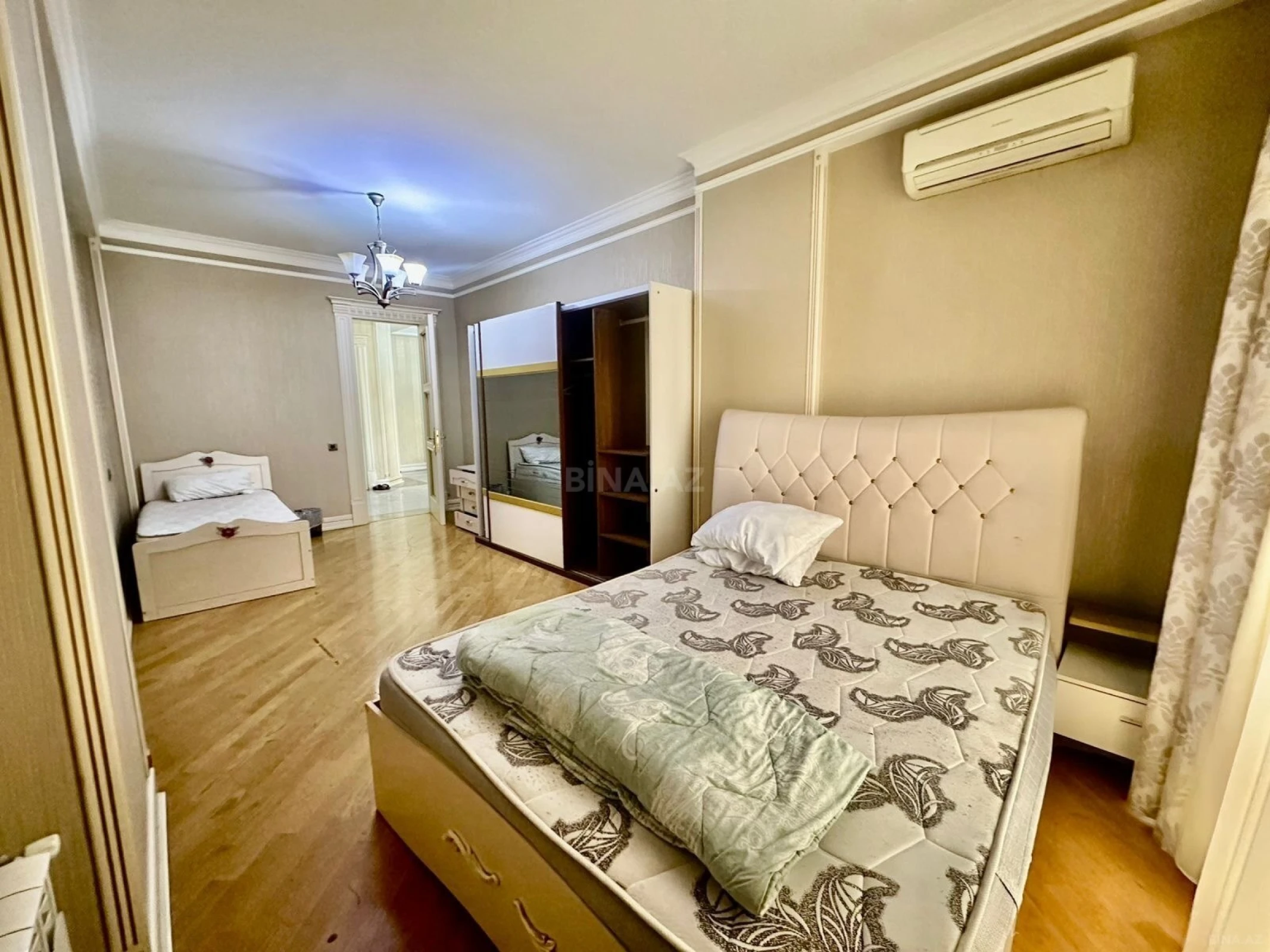 Kirayə verilir 4 otaqlı mənzil 180 m²