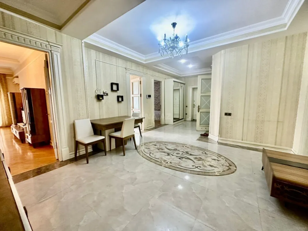 Kirayə verilir 4 otaqlı mənzil 180 m²