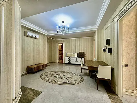 Kirayə verilir 4 otaqlı mənzil 180 m²