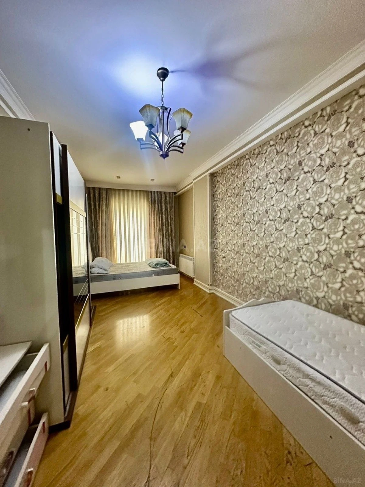 Kirayə verilir 4 otaqlı mənzil 180 m²