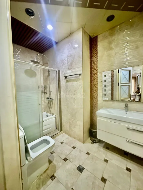 Kirayə verilir 4 otaqlı mənzil 180 m²