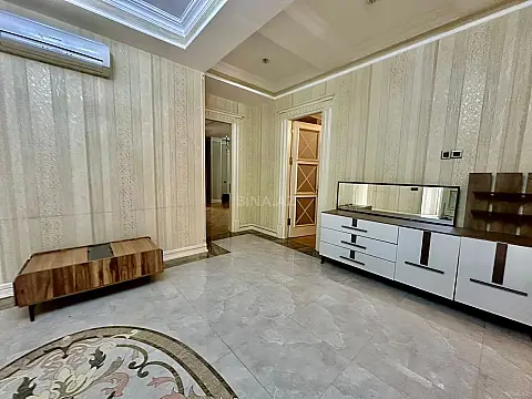 Kirayə verilir 4 otaqlı mənzil 180 m²