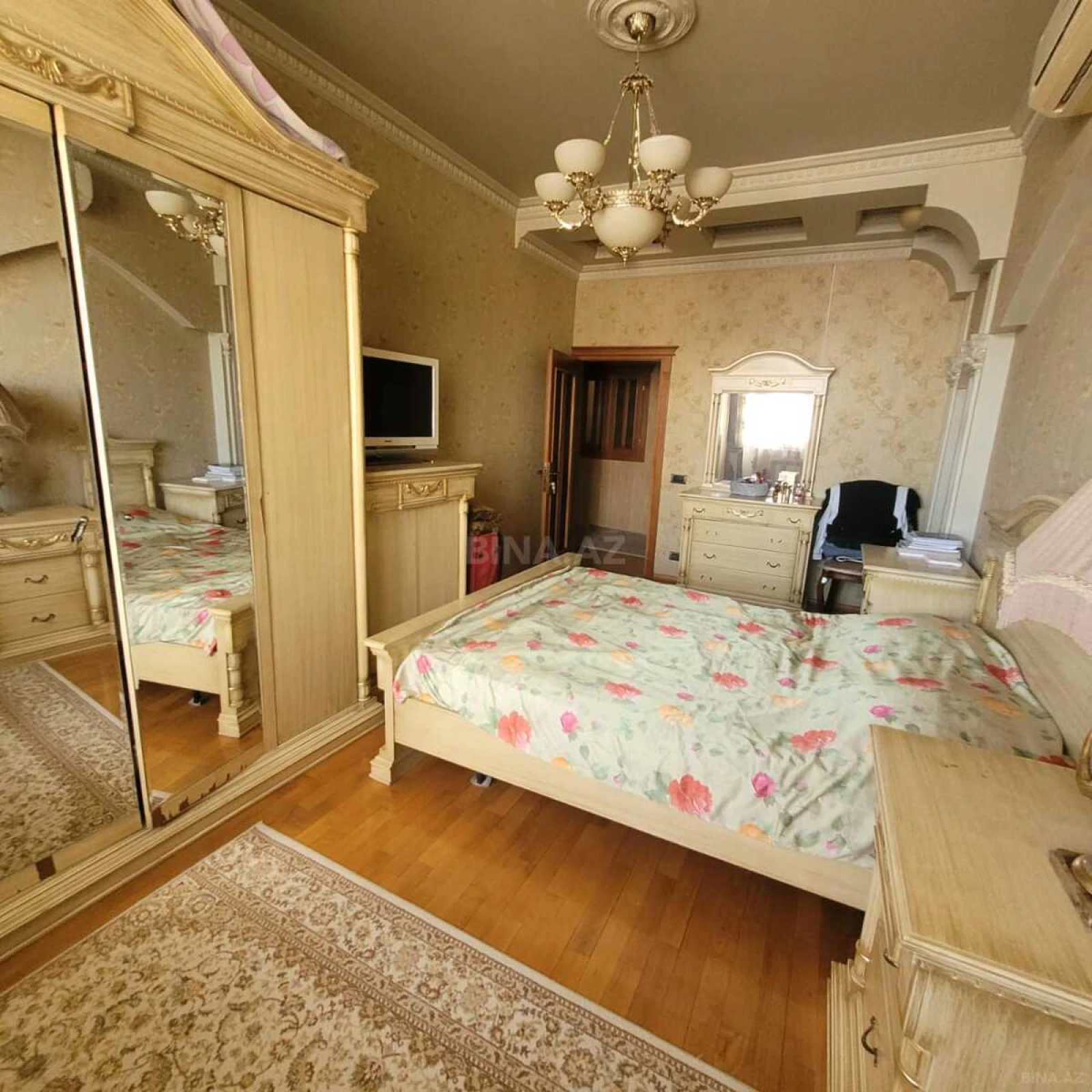 Satılır 2 otaqlı mənzil 92 m²